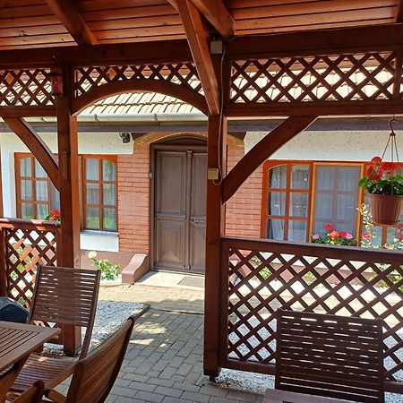 Eszter Vendeghaz Apartment Tiszafüred Exterior foto