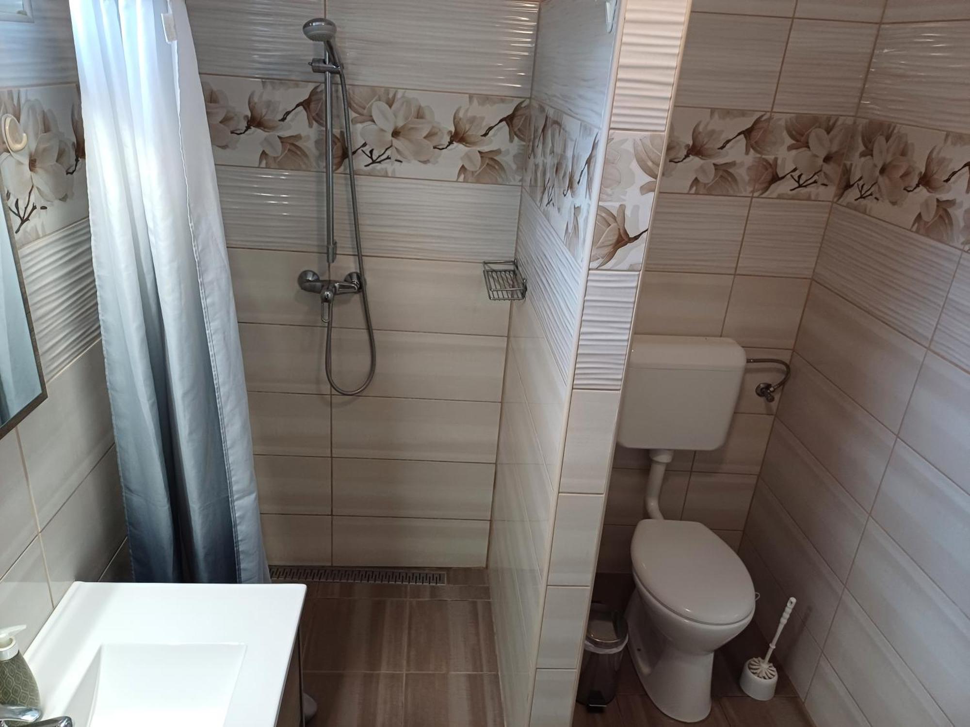 Eszter Vendeghaz Apartment Tiszafüred Exterior foto
